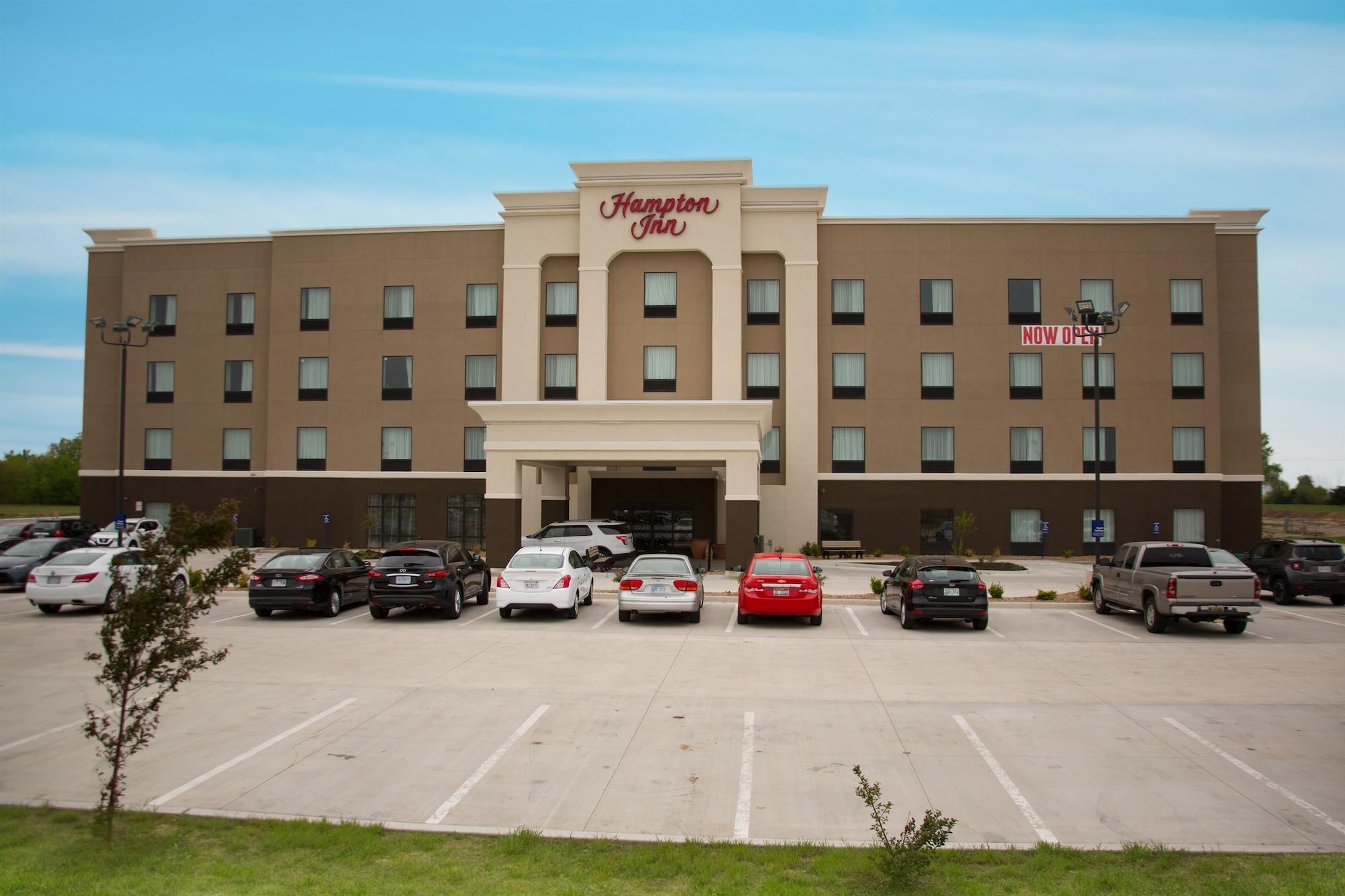 Hampton Inn Mcpherson Exterior foto